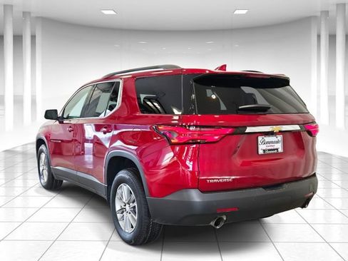 Used 2022 Chevrolet Traverse LT image 3