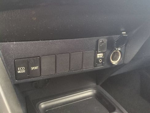 Used 2013 Toyota RAV4 XLE AWD/4WD image 25