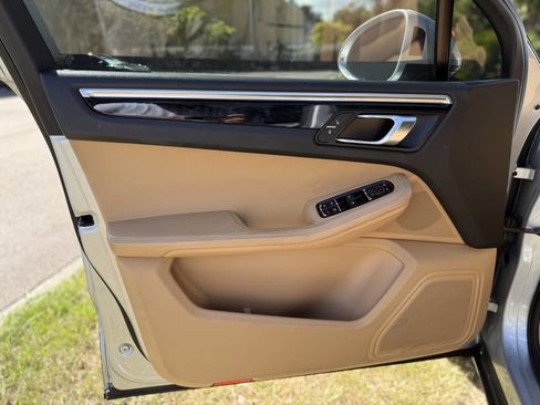 Used 2017 Porsche Macan image 11