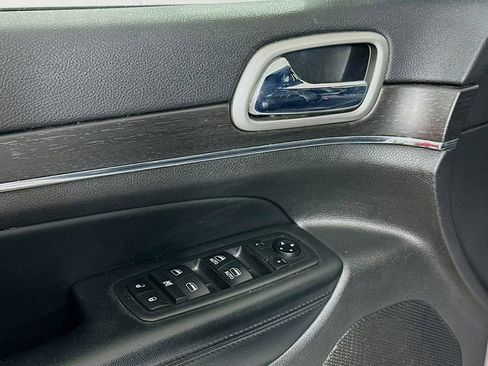 Used 2018 Jeep Grand Cherokee Limited image 18