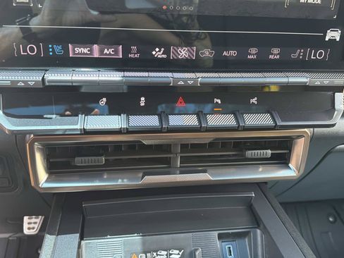Used 2024 GMC Hummer EV 3X w/ LPO, Illumination Package AWD/4WD image 24