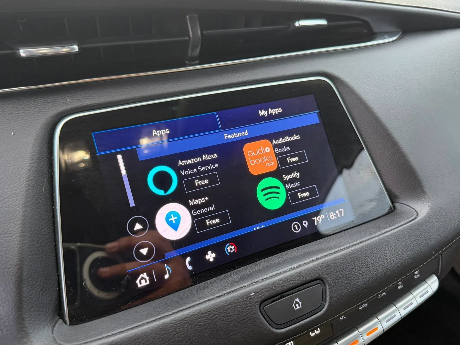 Used 2023 Cadillac XT4 Luxury w/ Cold Weather Package FWD image 31