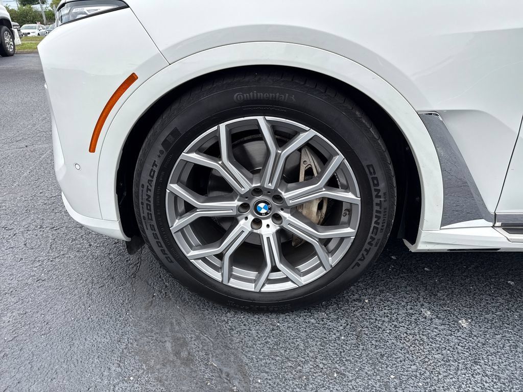 Used 2023 BMW X7 xDrive40i w/ Premium Package AWD/4WD image 32