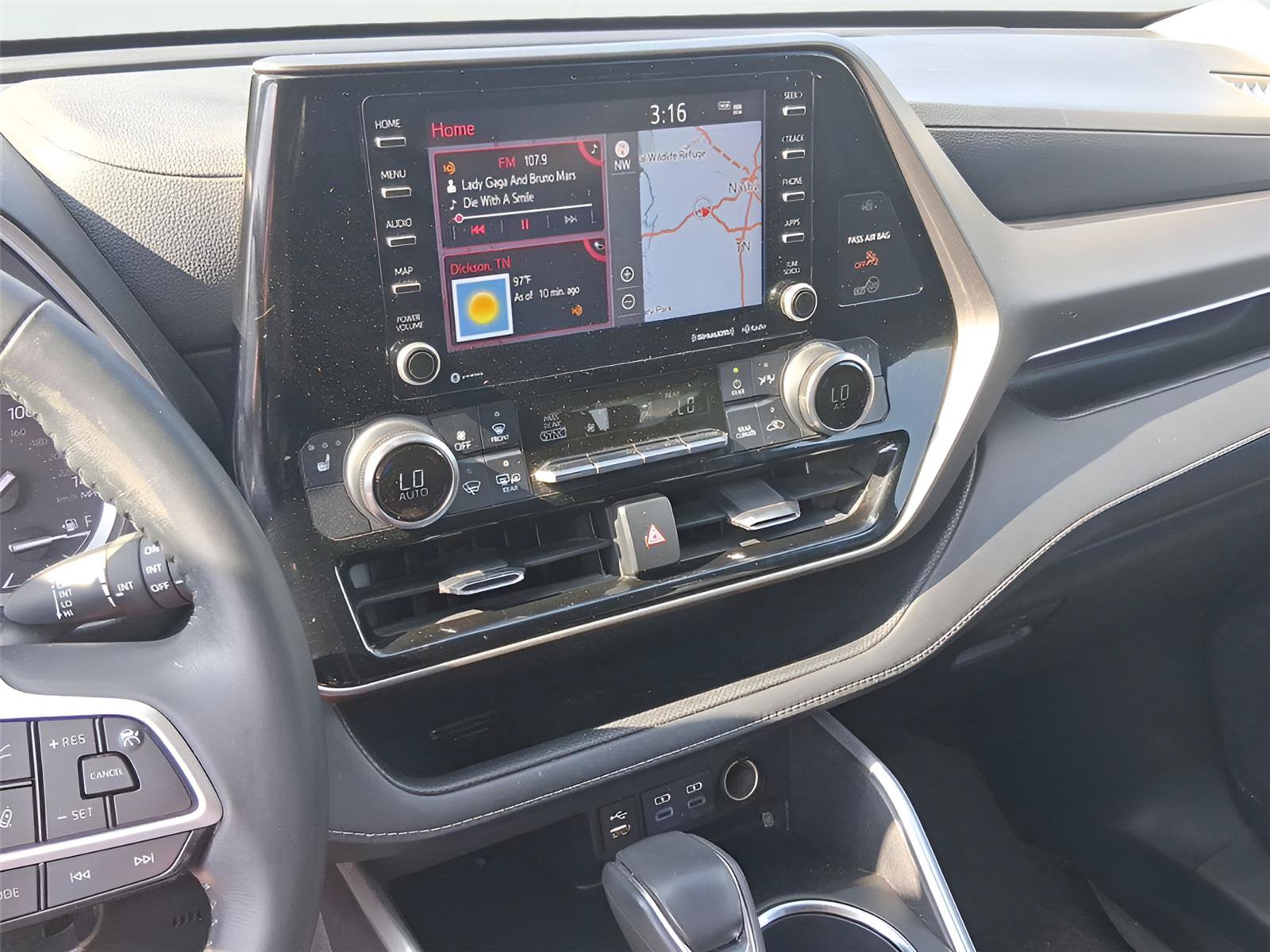 Used 2022 Toyota Highlander XLE FWD image 13