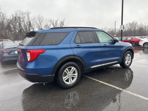 Used 2022 Ford Explorer XLT w/ Equipment Group 202A image 9