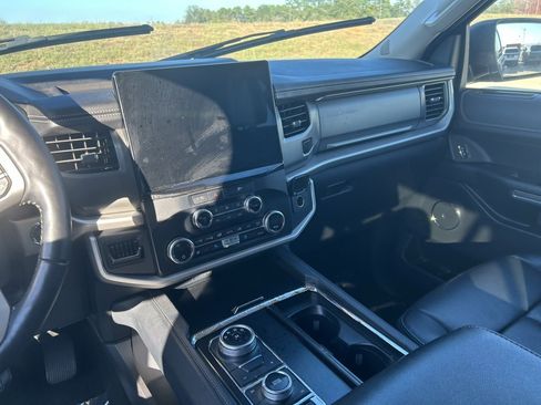 Used 2024 Ford Expedition XLT image 12