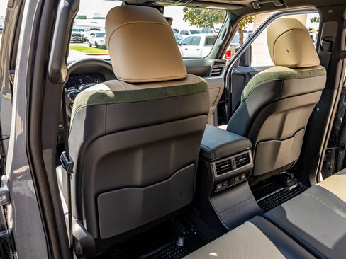 Used 2026 Lexus GX 550 AWD/4WD image 35