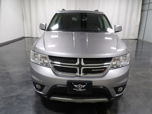 Used 2019 Dodge Journey SE w/ Connectivity Group image 2