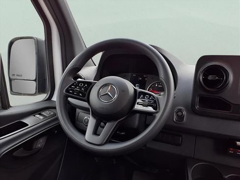 Used 2024 Mercedes-Benz Sprinter 2500 image 20