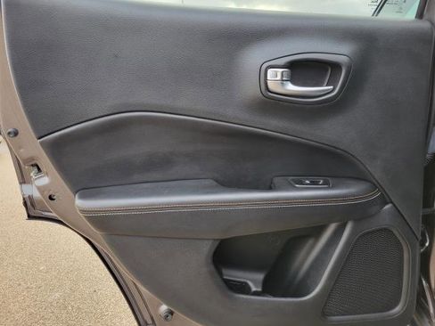 Used 2019 Jeep Compass Latitude image 10