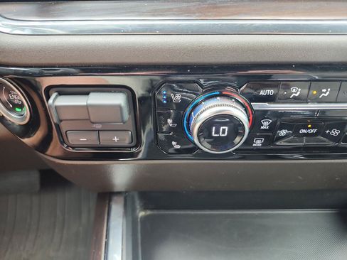 Certified 2024 GMC Sierra 1500 SLT w/ SLT Premium Plus Package AWD/4WD image 23