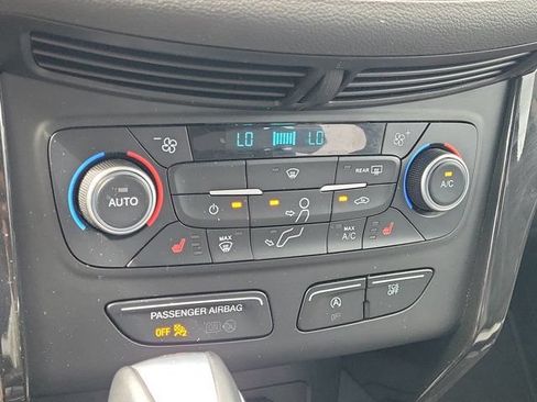 Used 2019 Ford Escape SE FWD image 25