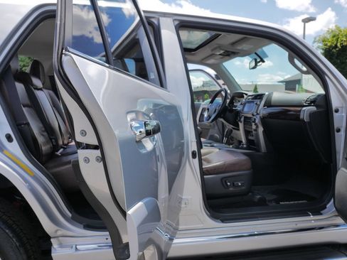 Used 2014 Toyota 4Runner Limited AWD/4WD image 9