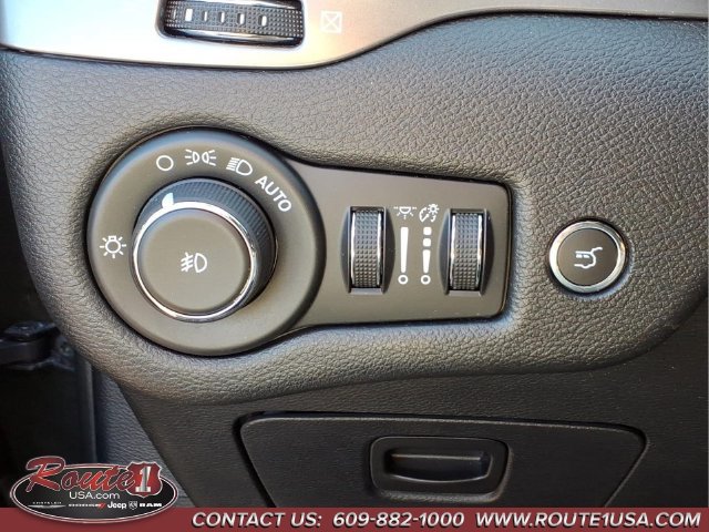 Used 2020 Jeep Cherokee Limited AWD/4WD image 20