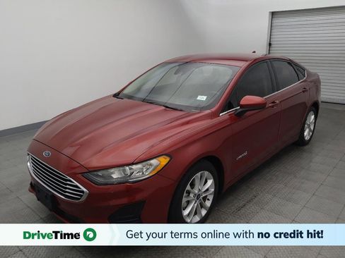 Used 2019 Ford Fusion SE image 1