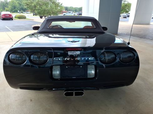 Used 2004 Chevrolet Corvette Convertible w/ Preferred Equipment Group RWD image 4
