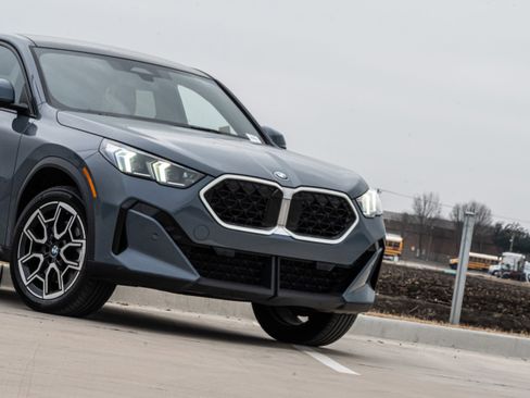 Certified 2025 BMW X2 xDrive28i image 5