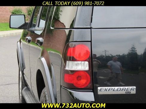 Used 2009 Ford Explorer XLT image 24