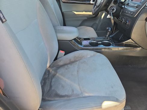 Used 2015 Kia Sorento LX FWD image 19