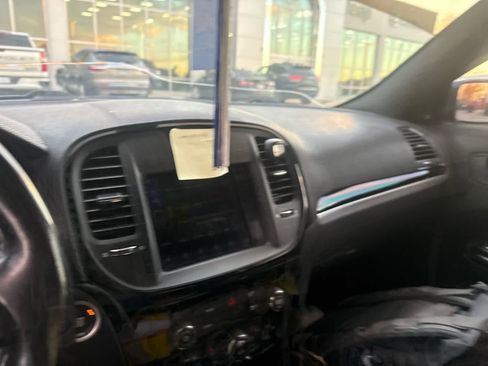 Used 2019 Chrysler 300 S image 8