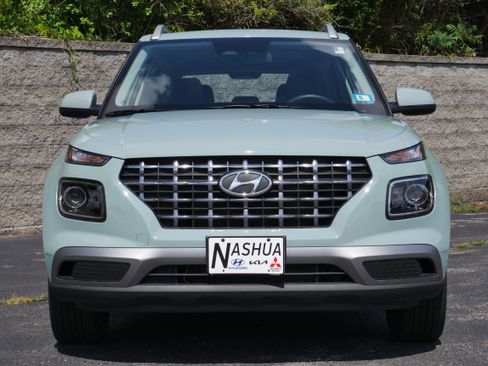 Used 2026 Hyundai Venue SEL FWD image 2