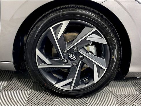 Used 2024 Hyundai Elantra Limited FWD image 11