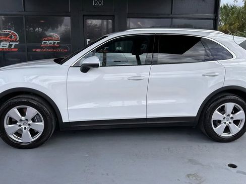 Used 2022 Porsche Cayenne image 2