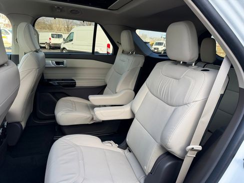 Used 2023 Ford Explorer Platinum w/ Technology Package image 6