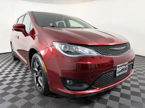 Used 2019 Chrysler Pacifica Touring Plus w/ S Appearance Package FWD image 5
