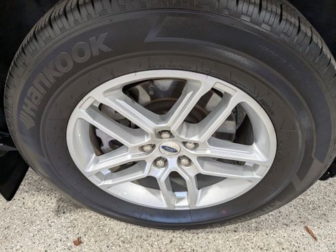 Used 2025 Ford Explorer Active image 12