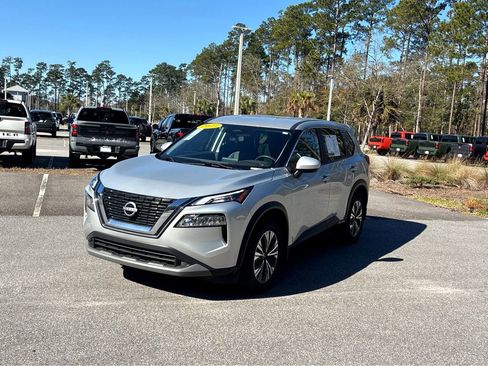 Used 2023 Nissan Rogue SV FWD image 3
