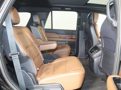Used 2023 Lincoln Navigator Reserve image 16