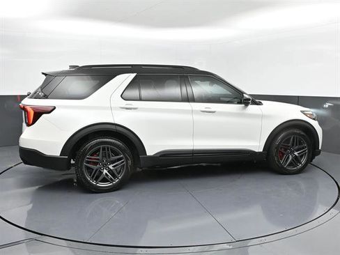 Used 2025 Ford Explorer ST AWD/4WD image 34