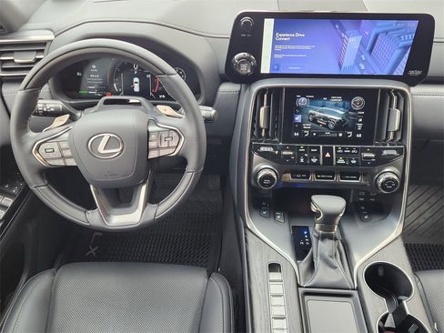 Used 2025 Lexus LX 600 4WD w/ Luxury Package image 28