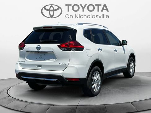 Used 2017 Nissan Rogue SV AWD/4WD image 6