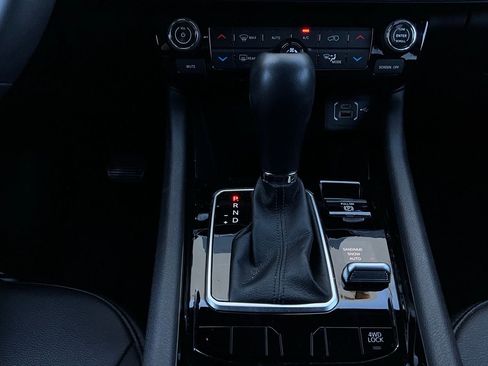 Used 2025 Jeep Compass Limited image 25