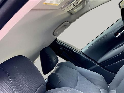 Used 2021 Toyota Corolla LE FWD image 14
