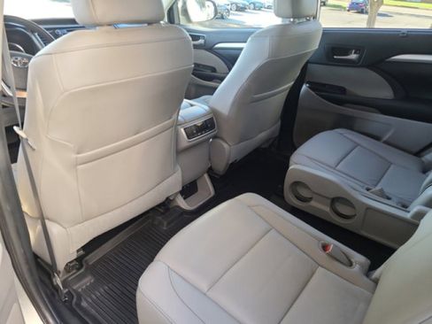 Used 2019 Toyota Highlander XLE image 35