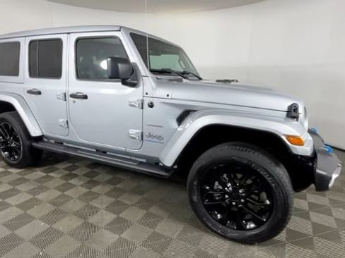 Used 2023 Jeep Wrangler Unlimited Sahara w/ Cold Weather Group AWD/4WD image 2
