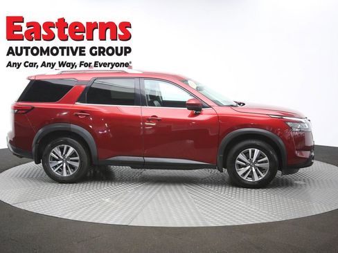 Used 2022 Nissan Pathfinder SL AWD/4WD image 45