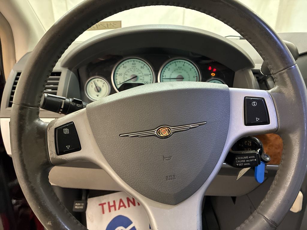 Used 2010 Chrysler Town & Country Limited w/ Entertainment Group #3 FWD image 12