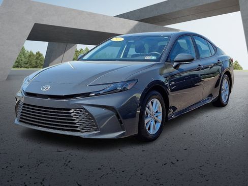 Used 2025 Toyota Camry LE FWD image 3