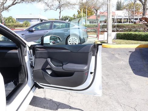 Used 2023 Tesla Model S Standard Range AWD/4WD image 25