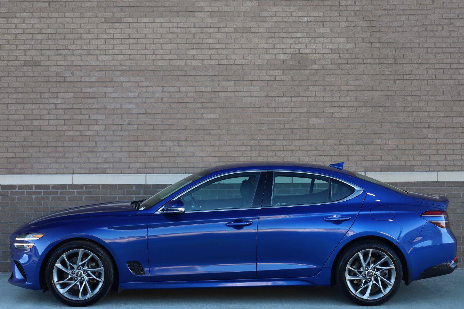 Used 2022 Genesis G70 2.0T RWD image 2