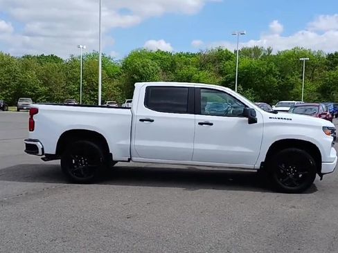 Used 2024 Chevrolet Silverado 1500 Custom w/ Turbomax Blackout Package image 9