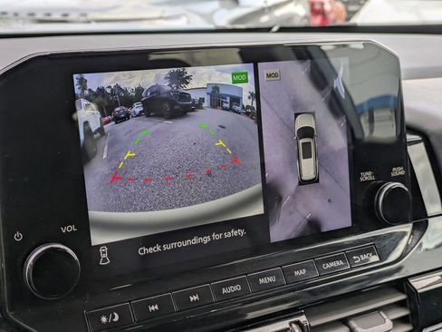 Used 2023 Nissan Pathfinder SL image 22