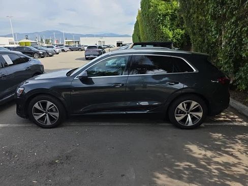 Used 2024 Audi Q8 e-tron Premium Plus image 5