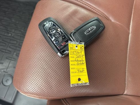 Used 2025 Lincoln Aviator Reserve w/ Equipment Group 201A AWD/4WD image 36