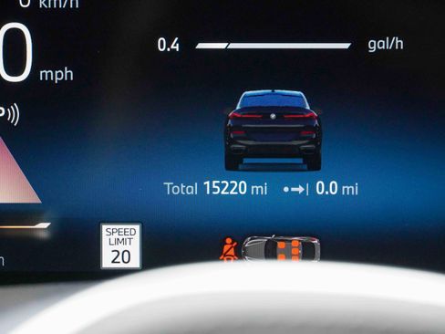 Certified 2025 BMW X6 xDrive40i w/ Climate Comfort Package image 21