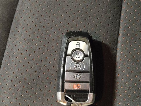 Used 2018 Ford Explorer XLT w/ Equipment Group 202A image 32